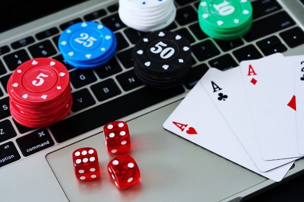 Philippine player selecting a slot title on sige77 mobile browser